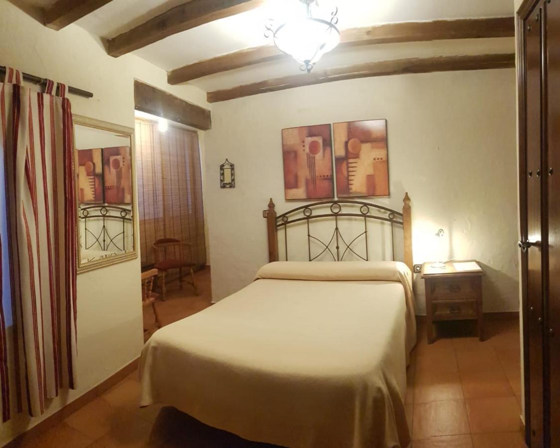 Hotel Villa De Berzocana Exteriör bild