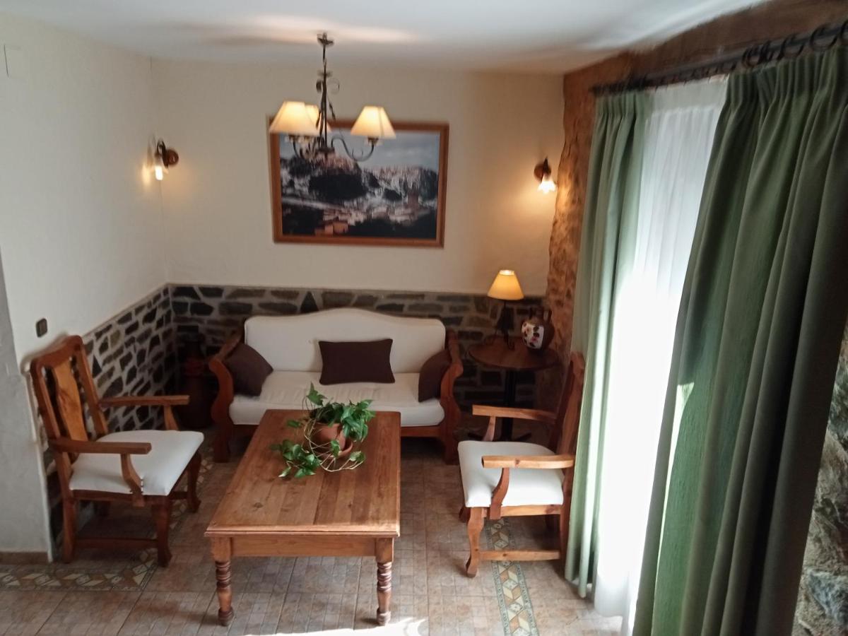 Hotel Villa De Berzocana Exteriör bild