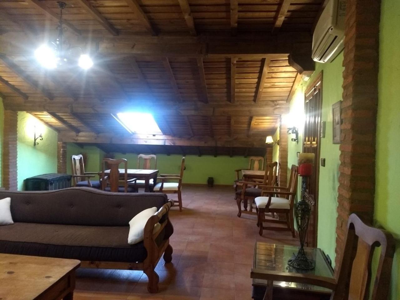Hotel Villa De Berzocana Exteriör bild