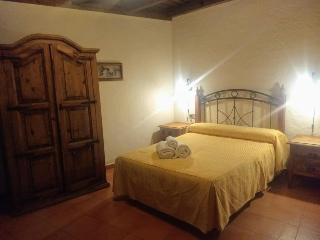 Hotel Villa De Berzocana Exteriör bild